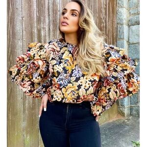 Floral ruffle sleeve top New without tags
